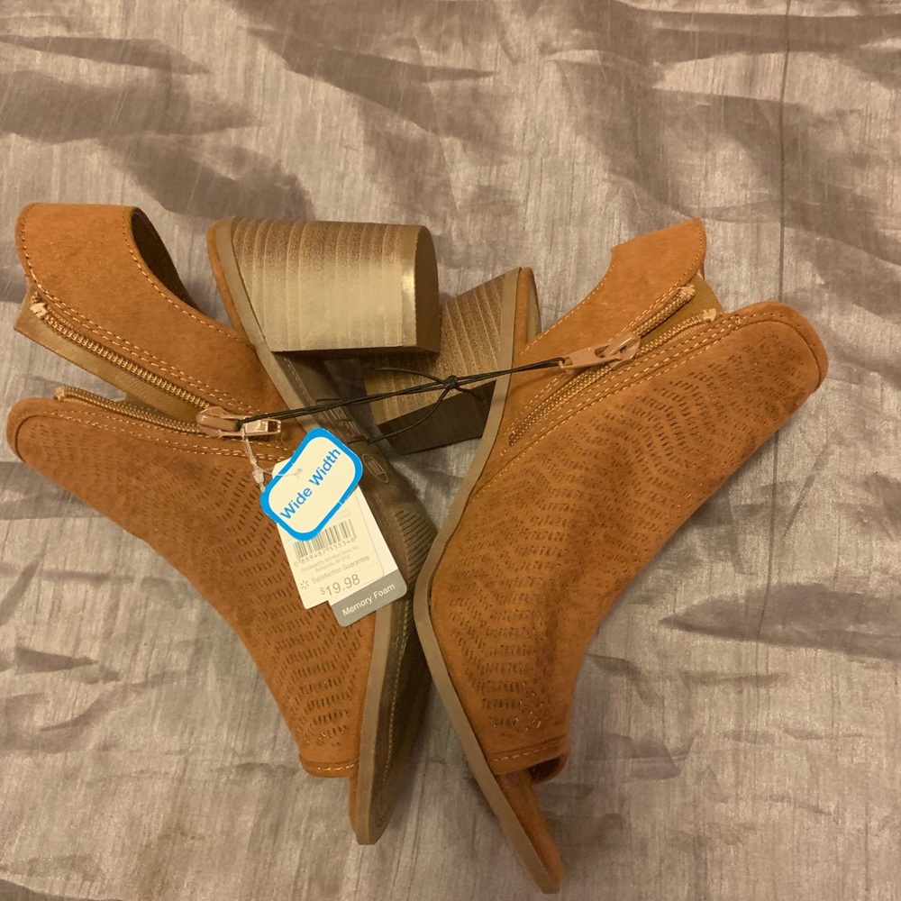 Time and Tru memory foam women wide width boots